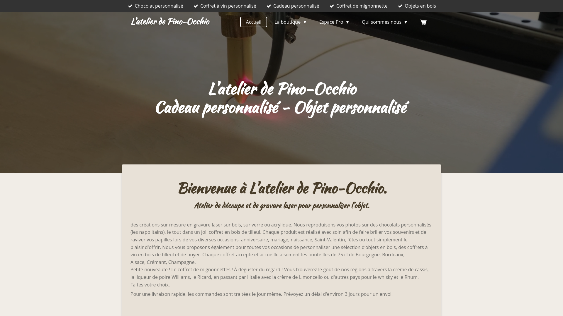 Capture d'écran de Nous sommes spécialisés dans le cadeau personnalisé en bois, nous vous proposons des objets personnalisés comme la boîte de chocolat, le coffret à vin ou les coffrets de mignonnettes.