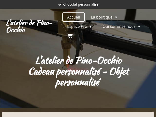 Nous sommes spécialisés dans le cadeau personnalisé en bois, nous vous proposons des objets personnalisés comme la boîte de chocolat, le coffret à vin ou les coffrets de mignonnettes.